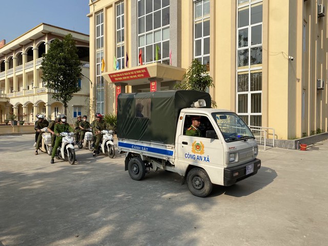 Công an xã ra quân đợt cao điểm tấn công, trấn áp tội phạm bảo đảm ANTT, bảo vệ Tết Nguyên đán Ất Tỵ 2025- Ảnh 2. Công an xã ra quân đợt cao điểm tấn công, trấn áp tội phạm bảo đảm ANTT, bảo vệ Tết Nguyên đán Ất Tỵ 2025- Ảnh 2.