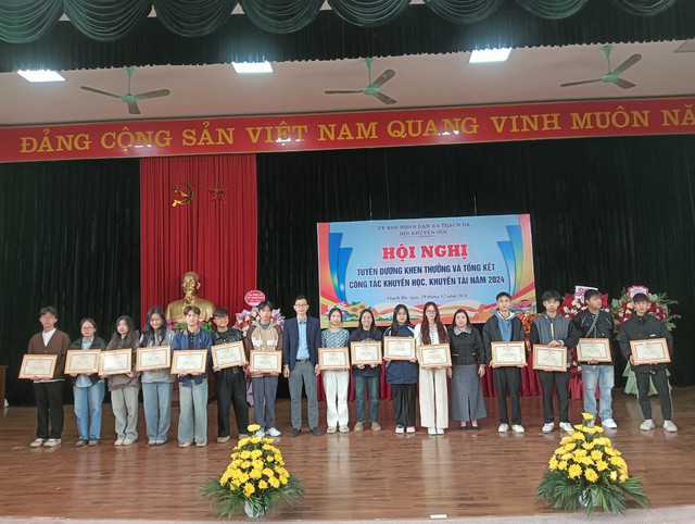 Hội khuyến học xã Thạch Đà tổ chức Hội nghị tuyên dương, khen thưởng Và tổng kết công tác khuyến học, khuyến tài năm học 2024- Ảnh 5. Hội khuyến học xã Thạch Đà tổ chức Hội nghị tuyên dương, khen thưởng Và tổng kết công tác khuyến học, khuyến tài năm học 2024- Ảnh 5.