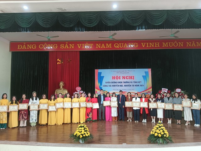 Hội khuyến học xã Thạch Đà tổ chức Hội nghị tuyên dương, khen thưởng Và tổng kết công tác khuyến học, khuyến tài năm học 2024- Ảnh 4. Hội khuyến học xã Thạch Đà tổ chức Hội nghị tuyên dương, khen thưởng Và tổng kết công tác khuyến học, khuyến tài năm học 2024- Ảnh 4.