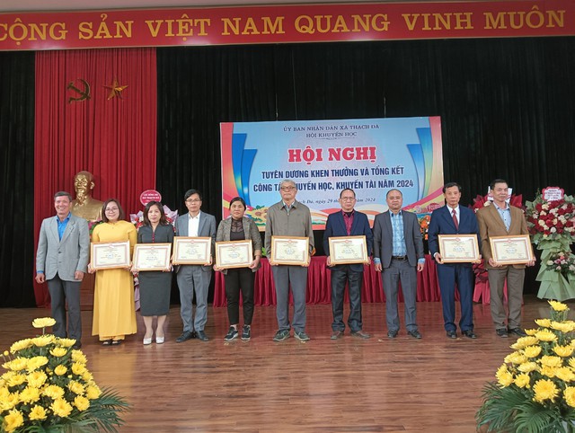 Hội khuyến học xã Thạch Đà tổ chức Hội nghị tuyên dương, khen thưởng Và tổng kết công tác khuyến học, khuyến tài năm học 2024- Ảnh 3. Hội khuyến học xã Thạch Đà tổ chức Hội nghị tuyên dương, khen thưởng Và tổng kết công tác khuyến học, khuyến tài năm học 2024- Ảnh 3.