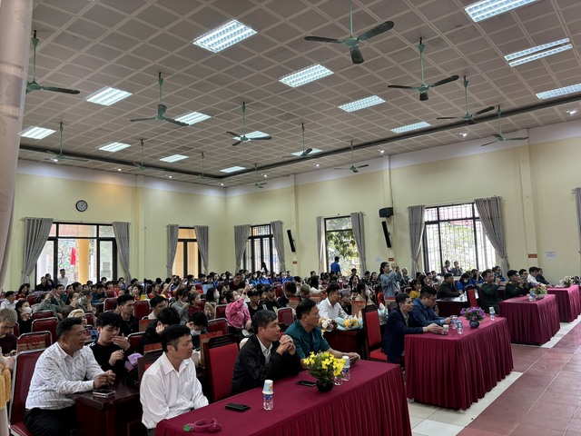 Đoàn TNCS Hồ Chí Minh xã Tiền Phong tổ chức chương trình giao lưu văn nghệ, tặng quà tiễn Tân binh lên đường nhập ngũ năm 2024- Ảnh 1.