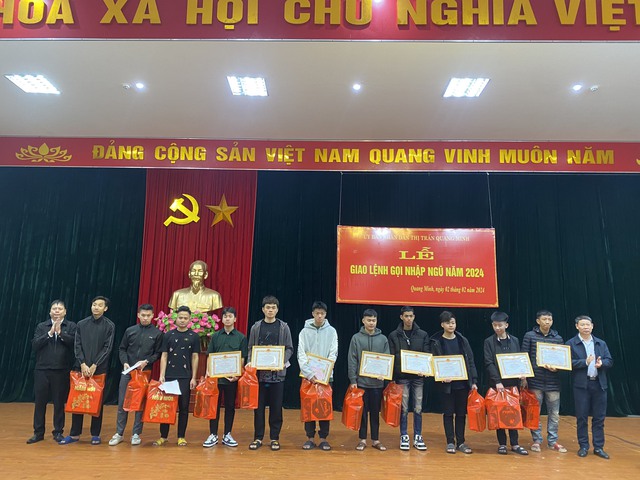 Thị trấn Quang Minh giao lệnh gọi công dân nhập ngũ năm 2024- Ảnh 4.