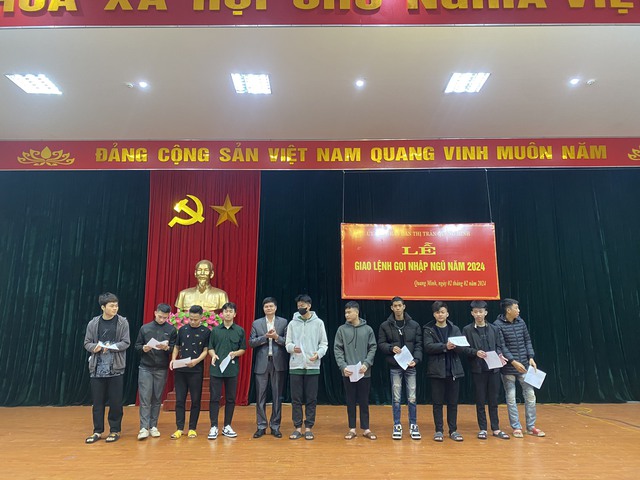 Thị trấn Quang Minh giao lệnh gọi công dân nhập ngũ năm 2024- Ảnh 1.