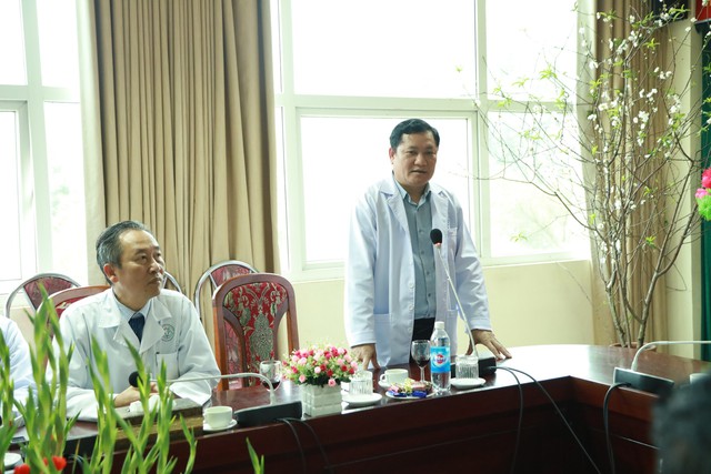 Bí thư Huyện ủy Nguyễn Thanh Liêm thăm, chúc mừng ngày Thầy thuốc Việt Nam 27/2 tại Bệnh viện Đa khoa huyện Mê Linh- Ảnh 3.