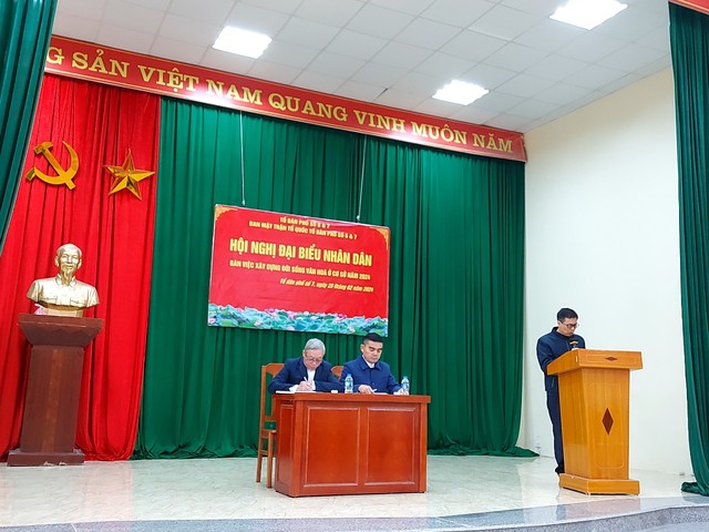 Các đồng chí lãnh đạo thị trấn Quang Minh dự hội nghị đại biểu nhân dân tại các tổ dân phố trên địa bàn- Ảnh 1.