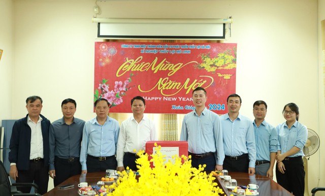 Đồng chí Phó Chủ tịch UBND huyện Mê Linh Lê Văn Khương thăm, động viên các đơn vị trực Tết- Ảnh 3.