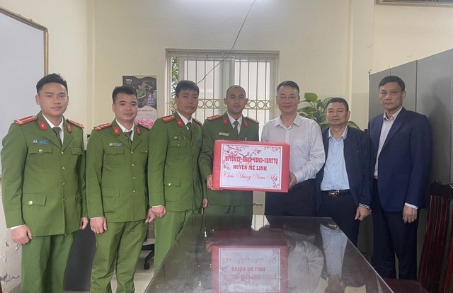 Đồng chí Phó Bí thư Thường trực Huyện ủy Nguyễn Anh Tuấn thăm, chúc Tết cán bộ, chiến sĩ Ban CHQS Huyện và Đại đội Cảnh sát cơ động- Ảnh 2.