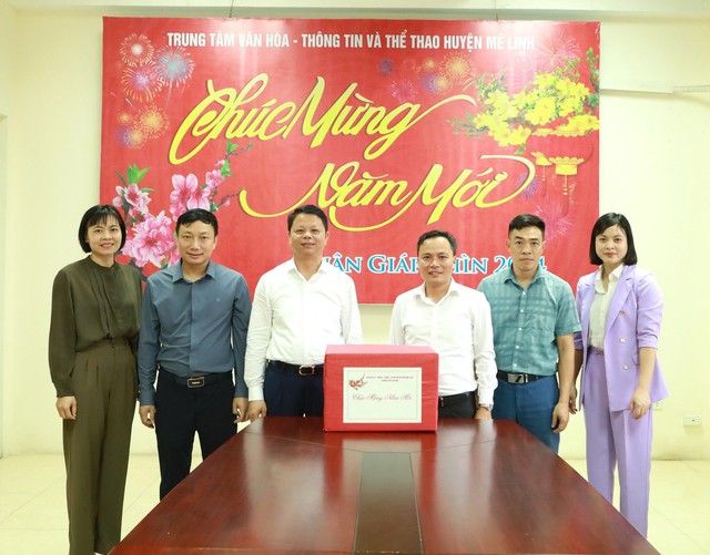 Đồng chí Phó Chủ tịch UBND huyện Mê Linh Lê Văn Khương thăm, động viên các đơn vị trực Tết- Ảnh 2.