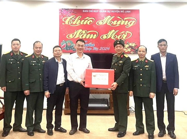 Đồng chí Phó Bí thư Thường trực Huyện ủy Nguyễn Anh Tuấn thăm, chúc Tết cán bộ, chiến sĩ Ban CHQS Huyện và Đại đội Cảnh sát cơ động- Ảnh 1.