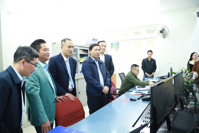 Đồng chí Bí thư Huyện ủy Nguyễn Thanh Liêm thăm, chúc Tết Công an Huyện và Công ty Điện lực Mê Linh- Ảnh 3.
