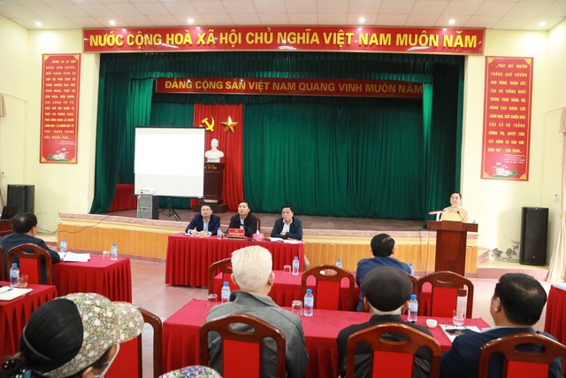 Bí thư Huyện ủy Nguyễn Thanh Liêm làm việc với 200 hộ dân có đất ở thu hồi dự án đường Vành đai 4 thôn Khê Ngoại 2, xã Văn Khê- Ảnh 1.