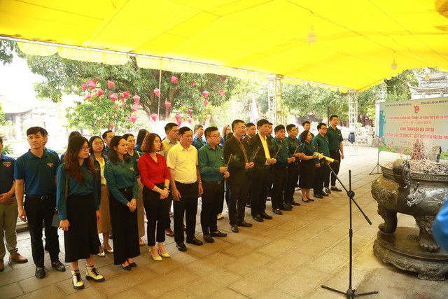 Huyện Đoàn Mê Linh phối hợp với Đoàn thanh niên Bộ Nội vụ trao tặng giường cấp cứu cho Bệnh viện Đa khoa huyện Mê Linh và Trạm Y tế các xã- Ảnh 3.