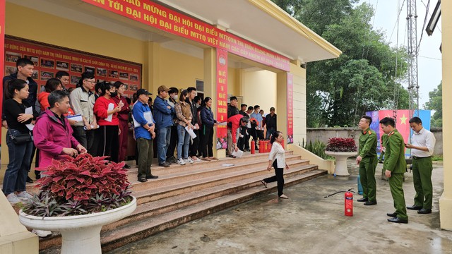 Công an thị trấn Quang Minh tổ chức hội nghị tập huấn công tác Phòng cháy chữa cháy và cứu nạn, cứu hộ trên địa bàn thị trấn.- Ảnh 2.