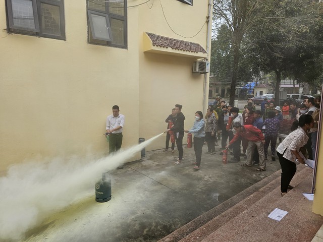 Công an thị trấn Quang Minh tổ chức hội nghị tập huấn công tác Phòng cháy chữa cháy và cứu nạn, cứu hộ trên địa bàn thị trấn.- Ảnh 3.
