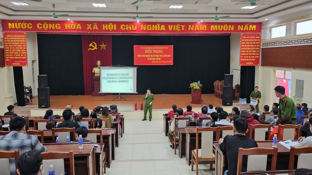Công an thị trấn Quang Minh tổ chức hội nghị tập huấn công tác Phòng cháy chữa cháy và cứu nạn, cứu hộ trên địa bàn thị trấn.- Ảnh 1.
