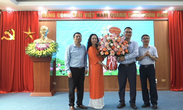 Đồng chí Trần Thị Lan được bầu giữ chức Chủ tịch Hội LHPN huyện Mê Linh khóa XI- Ảnh 1.