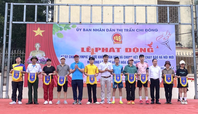 Thị trấn Quang Minh, thị trấn Chi Đông hưởng hưởng ứng Ngày chạy Olympic và phát động Giải chạy Báo Hànộimới năm 2024- Ảnh 1.
