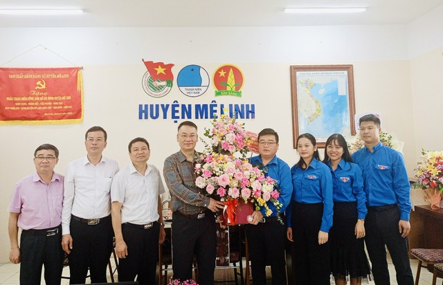 Lãnh đạo huyện Mê Linh thăm, chúc mừng Huyện đoàn nhân ngày thành lập Đoàn TNCS Hồ Chí Minh 26/3- Ảnh 1.