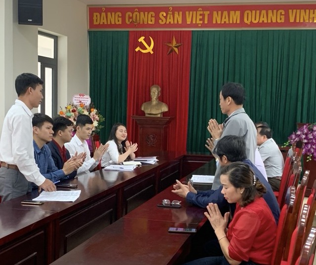 Hội Nông dân xã Tự Lập phối hợp với Ngân hàng Agribank Mê Linh trong công tác vay vốn.- Ảnh 3.