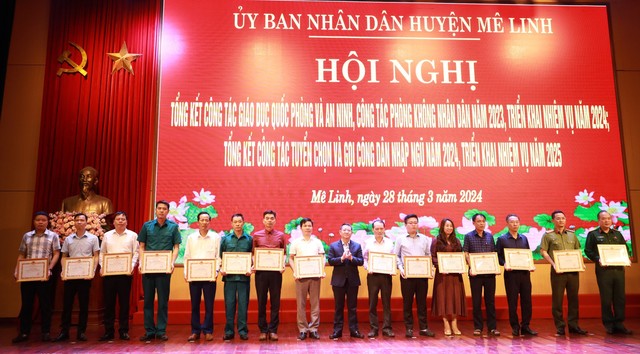 Huyện Mê Linh tổng kết công tác tuyển chọn, gọi công dân nhập ngũ năm 2024- Ảnh 3.