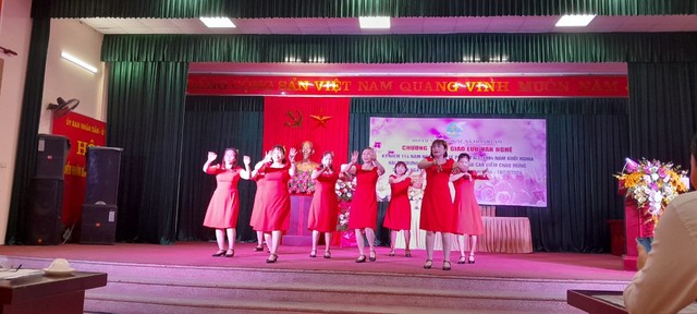 Hội LHPN xã Thanh Lâm tổ chức kỷ niệm 114 năm ngày Quốc tế phụ nữ (8/3/1910-8/3/2024), 1984 năm khởi nghĩa Hai Bà Trưng và phát động đợt thi đua cao điểm chào mừng 70 năm ngày giải phóng Thủ đô 10/10/2024- Ảnh 8.