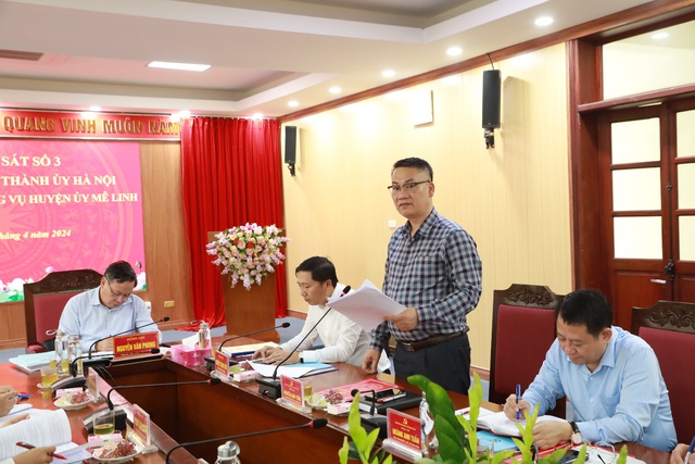Đoàn giám sát của Ban Thường vụ Thành ủy làm việc với Ban Thường vụ Huyện ủy Mê Linh- Ảnh 2.