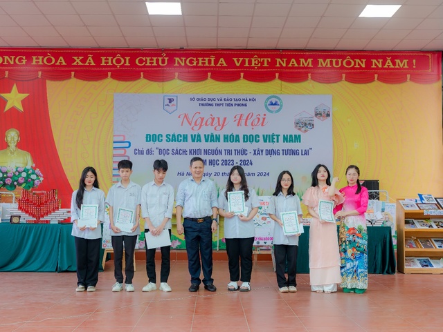 Ngày hội sách và văn hóa đọc tại Trường THPT Tiền Phong- Ảnh 1.