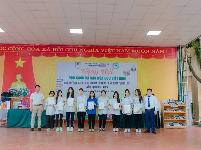 Ngày hội sách và văn hóa đọc tại Trường THPT Tiền Phong- Ảnh 2.