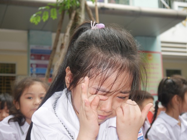 Hội LHPN thị trấn Quang Minh tổ chức hoạt động truyền thông kỹ năng phòng chống xâm hại trẻ em và giáo dục lòng biết ơn cho trẻ tại trường Tiểu học Quang Minh A- Ảnh 3.