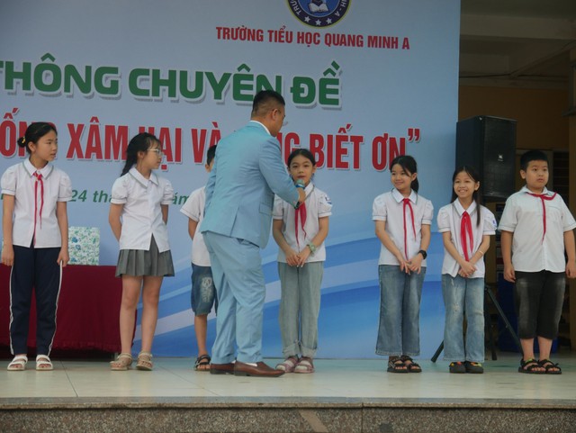 Hội LHPN thị trấn Quang Minh tổ chức hoạt động truyền thông kỹ năng phòng chống xâm hại trẻ em và giáo dục lòng biết ơn cho trẻ tại trường Tiểu học Quang Minh A- Ảnh 2.