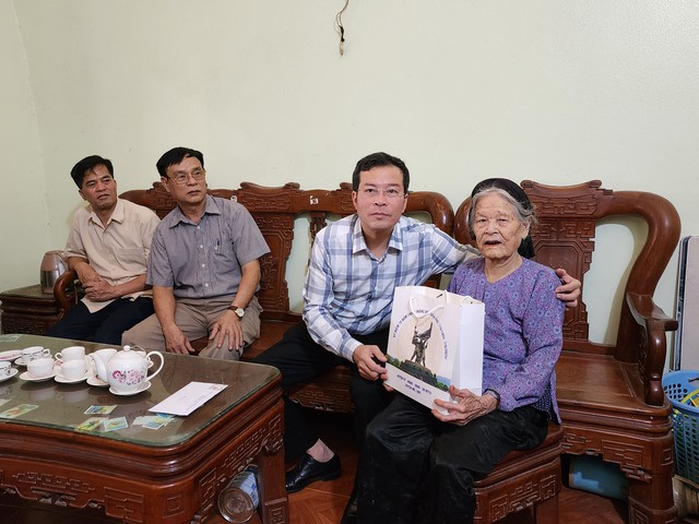 Huyện Mê Linh: Sôi nổi các hoạt động tuyên truyền, kỷ niệm 70 năm Chiến thắng lịch sử Điện Biên Phủ- Ảnh 5.