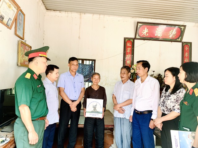 Huyện Mê Linh: Sôi nổi các hoạt động tuyên truyền, kỷ niệm 70 năm Chiến thắng lịch sử Điện Biên Phủ- Ảnh 3.