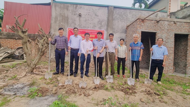 Khởi công xây dựng nhà "Đại đoàn kết" cho hộ cận nghèo tại xã Tiến Thịnh- Ảnh 1.