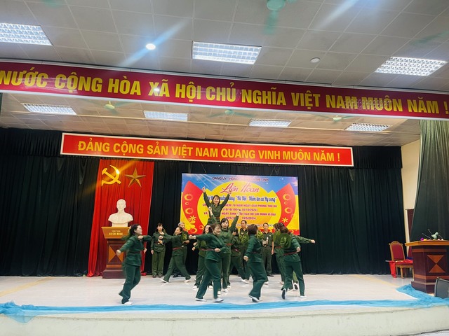 CHƯƠNG TRÌNH NGHỆ THUẬT LIÊN HOAN QUẦN CHÚNG "HÀ NỘI - NIỀM TIN VÀ HY VỌNG" CHÀO MỪNG KỈ NIỆM 70 NĂM NGÀY GIẢI PHÓNG THỦ ĐÔ (10/10/1954-10/10/2024)- Ảnh 4.