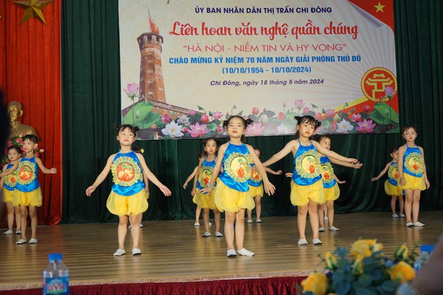 Liên hoan văn nghệ quần chúng " Hà Nội - Niềm tin và hy vọng" chào mừng 70 năm Giải phóng thủ đô (10/10/1954 - 10/10/2024) năm 2024.- Ảnh 2. Liên hoan văn nghệ quần chúng " Hà Nội - Niềm tin và hy vọng" chào mừng 70 năm Giải phóng thủ đô (10/10/1954 - 10/10/2024) năm 2024.- Ảnh 2.