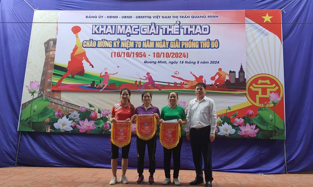 Thị trấn Quang Minh từng bừng tổ chức các hoạt động văn nghệ, thể thao hướng tới chào mừng kỷ niệm 70 năm Giải phóng Thủ đô (10/10/1954-10/10/2024)- Ảnh 3. Thị trấn Quang Minh từng bừng tổ chức các hoạt động văn nghệ, thể thao hướng tới chào mừng kỷ niệm 70 năm Giải phóng Thủ đô (10/10/1954-10/10/2024)- Ảnh 3.