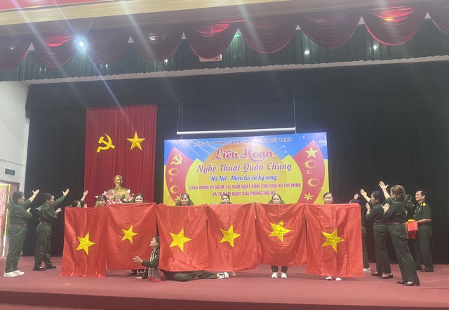 DẤU ẤN CỦA LIÊN HOAN NGHỆ THUẬT QUẦN CHÚNG “HÀ NỘI – NIỀM TIN VÀ HY VỌNG” CHÀO MỪNG KỶ NIỆM 70 NĂM NGÀY GIẢI PHÓNG THỦ ĐÔ
- Ảnh 6. DẤU ẤN CỦA LIÊN HOAN NGHỆ THUẬT QUẦN CHÚNG “HÀ NỘI – NIỀM TIN VÀ HY VỌNG” CHÀO MỪNG KỶ NIỆM 70 NĂM NGÀY GIẢI PHÓNG THỦ ĐÔ
- Ảnh 6.