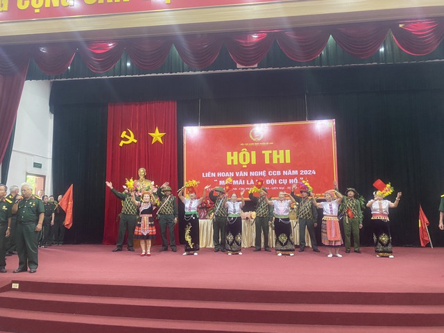 HỘI CỰU CHIẾN BINH XÃ TIẾN THỊNH ĐẠT GIẢI NHÌ CỤM THI SỐ 3 HỘI THI LIÊN HOAN VĂN NGHỆ CỰU CHIẾN BINH HUYỆN MÊ LINH
- Ảnh 3.