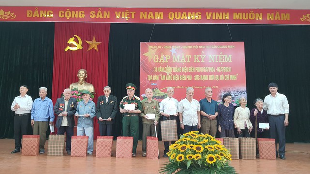 Thị trấn Quang Minh tổ chức hôi nghi gặp mặt kỷ niệm 70 năm Chiến thắng Điện Biên phủ (07/5/1954-07/5/2024); tọa đàm "Âm vang Điện Biên Phủ - sức mạnh thời đại Hồ Chí Minh"- Ảnh 7.