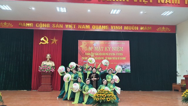 Thị trấn Quang Minh tổ chức hôi nghi gặp mặt kỷ niệm 70 năm Chiến thắng Điện Biên phủ (07/5/1954-07/5/2024); tọa đàm "Âm vang Điện Biên Phủ - sức mạnh thời đại Hồ Chí Minh"- Ảnh 12.