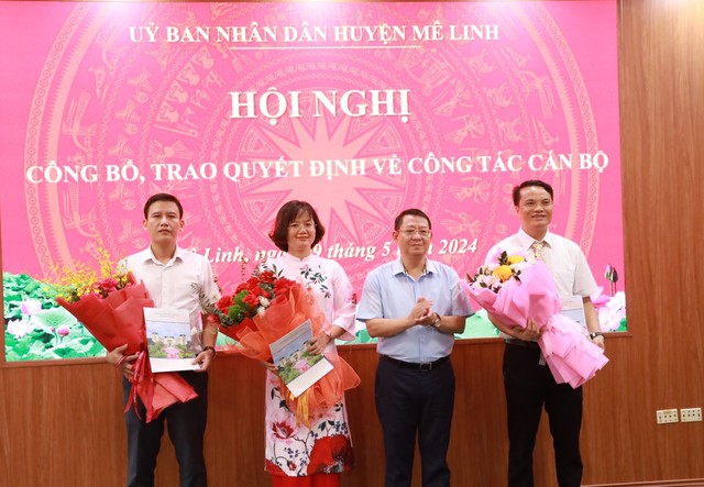 UBND huyện Mê Linh bổ nhiệm lãnh đạo Văn phòng HĐND và UBND Huyện; Trung tâm Văn hóa - Thông tin và Thể thao và Trung tâm Phát triển quỹ đất- Ảnh 1.