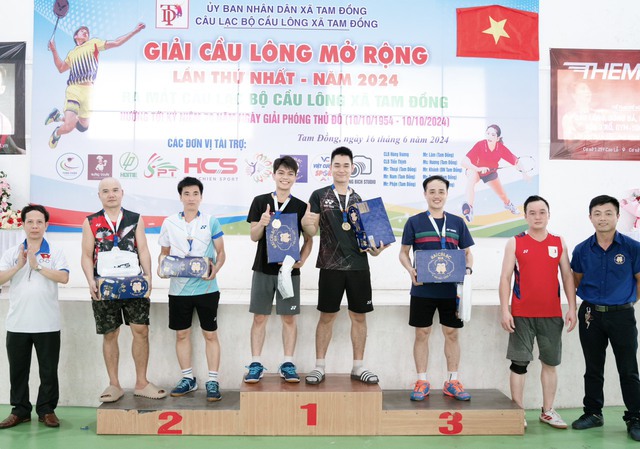 Tam Đồng: Khai mạc Giải Cầu lông mở rộng lần thứ nhất năm 2024 hướng tới chào mừng kỷ niệm 70 năm ngày Giải phóng Thủ Đô (10/10/1954 - 10/10/2024)- Ảnh 9. Tam Đồng: Khai mạc Giải Cầu lông mở rộng lần thứ nhất năm 2024 hướng tới chào mừng kỷ niệm 70 năm ngày Giải phóng Thủ Đô (10/10/1954 - 10/10/2024)- Ảnh 9.