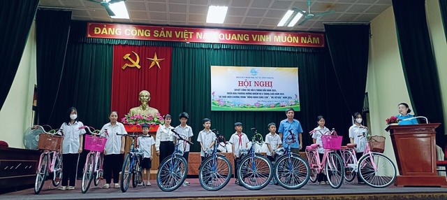 Hội LHPN xã tổ chức Hội nghị sơ kết công tác Hội 6 tháng đầu năm 2024, triển khai phương hướng, nhiệm vụ 6 tháng cuối năm 2024 và thực hiện chương trình “đồng hành cùng con”, “mẹ đỡ đầu” năm 2024
(ngày 26/6/2024)
- Ảnh 5.