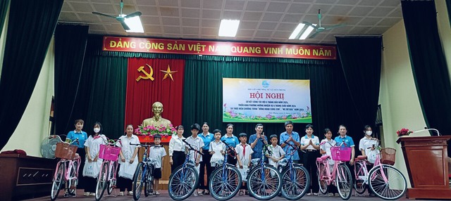 Hội LHPN xã tổ chức Hội nghị sơ kết công tác Hội 6 tháng đầu năm 2024, triển khai phương hướng, nhiệm vụ 6 tháng cuối năm 2024 và thực hiện chương trình “đồng hành cùng con”, “mẹ đỡ đầu” năm 2024
(ngày 26/6/2024)
- Ảnh 2.