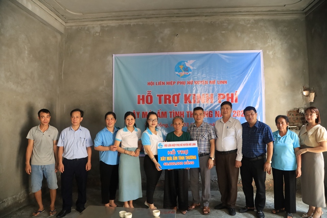 Hội LHPN huyện Mê Linh bàn giao "Mái ấm tình thương" cho hội viên phụ nữ khó khăn- Ảnh 1.