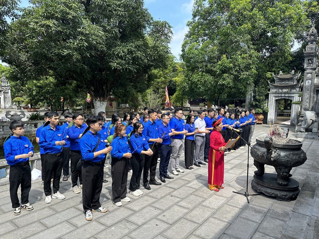 Lễ Ra quân Đội hình sinh viên tình nguyện Mùa hè xanh trường Đại học Sư phạm Hà Nội 2 tại xã Mê Linh năm 2024- Ảnh 5.