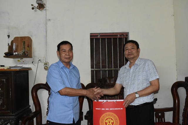 Chủ tịch Ủy ban MTTQ huyện Mê Linh Lê Sỹ Cường thăm, tặng quà các gia đình chính sách- Ảnh 2. Chủ tịch Ủy ban MTTQ huyện Mê Linh Lê Sỹ Cường thăm, tặng quà các gia đình chính sách- Ảnh 2.