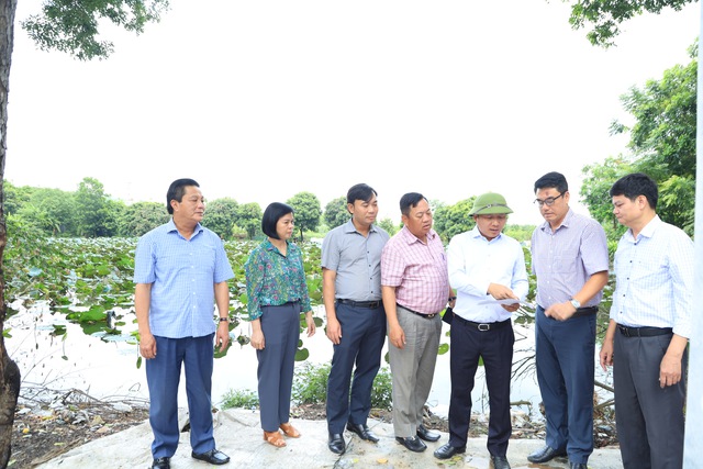 Bí thư Huyện ủy Mê Linh Nguyễn Thanh Liêm khảo sát thực địa một số ao hồ, đất công cộng trên địa bàn- Ảnh 2. Bí thư Huyện ủy Mê Linh Nguyễn Thanh Liêm khảo sát thực địa một số ao hồ, đất công cộng trên địa bàn- Ảnh 2.