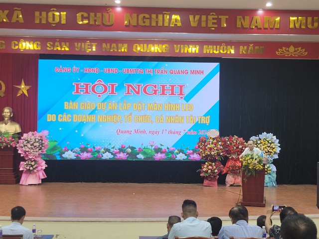 Thị trấn Quang Minh tổ chức hội nghị tiếp nhận bàn giao dự án lắp đặt màn hình led do các doanh nghiệp, tổ chức, cá nhân tài trợ- Ảnh 3. Thị trấn Quang Minh tổ chức hội nghị tiếp nhận bàn giao dự án lắp đặt màn hình led do các doanh nghiệp, tổ chức, cá nhân tài trợ- Ảnh 3.