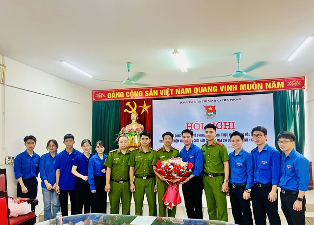 Đoàn xã Tiền Phong tổ chức Hội nghị sơ kết công tác Đoàn và Phong trào Thanh Thiếu Nhi 6 tháng đầu năm, Đề ra nhiệm vụ 6 tháng cuối năm 2024; và ra mắt Chi đoàn Thanh niên Công an xã.- Ảnh 6.